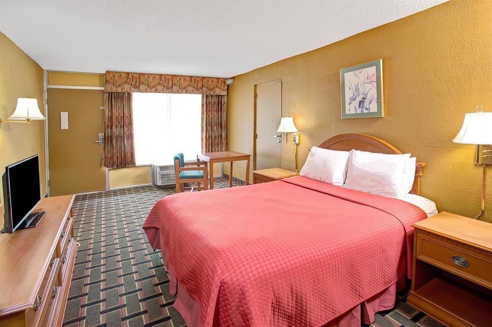 Days Inn & Suites By Wyndham Charleston Airport West Βόρειο Τσάρλεστον Εξωτερικό φωτογραφία