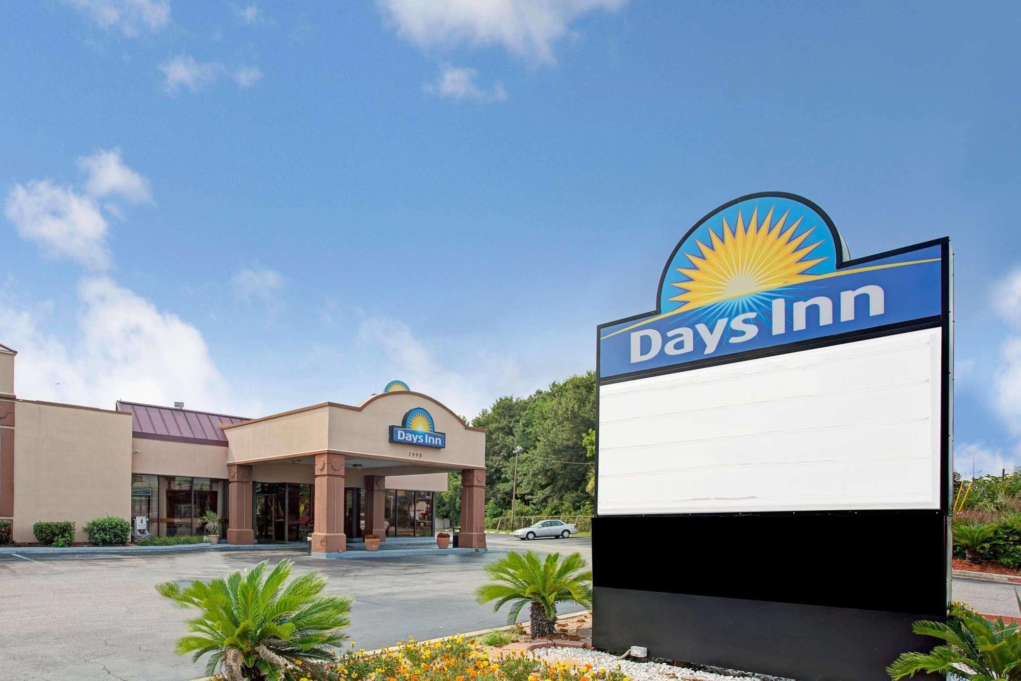 Days Inn & Suites By Wyndham Charleston Airport West Βόρειο Τσάρλεστον Εξωτερικό φωτογραφία