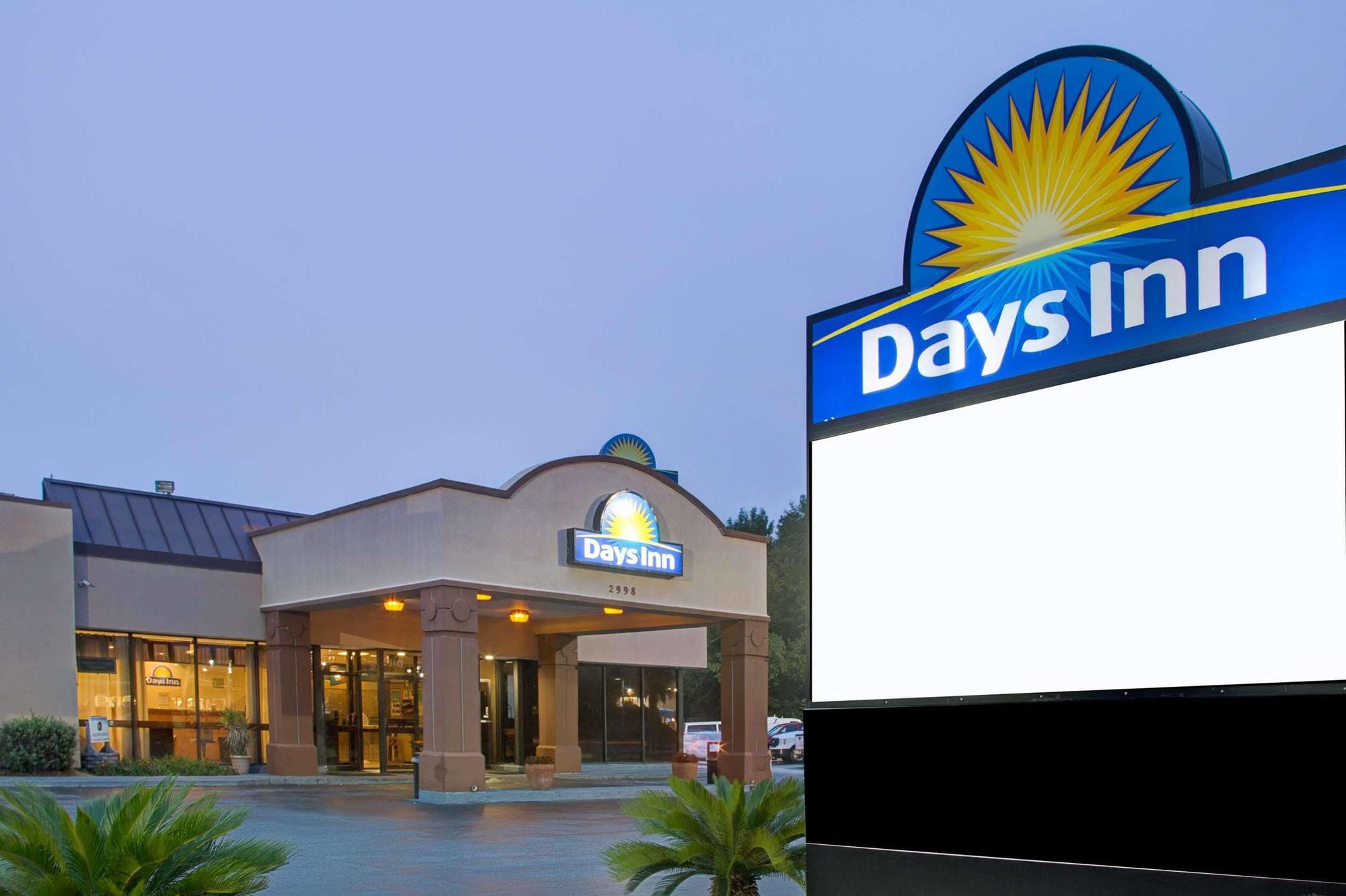 Days Inn & Suites By Wyndham Charleston Airport West Βόρειο Τσάρλεστον Εξωτερικό φωτογραφία