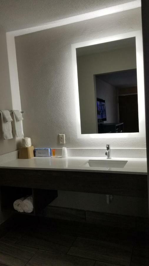 Days Inn & Suites By Wyndham Charleston Airport West Βόρειο Τσάρλεστον Εξωτερικό φωτογραφία