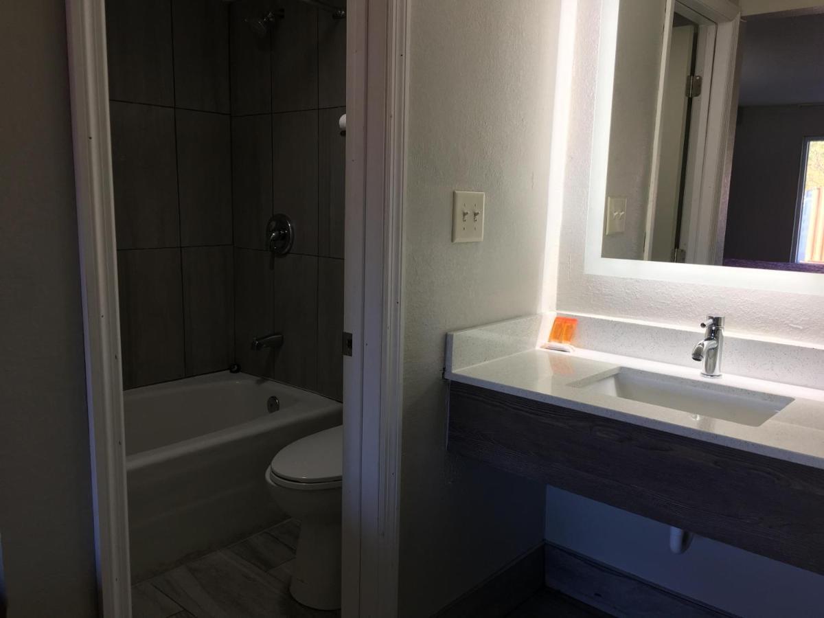 Days Inn & Suites By Wyndham Charleston Airport West Βόρειο Τσάρλεστον Εξωτερικό φωτογραφία
