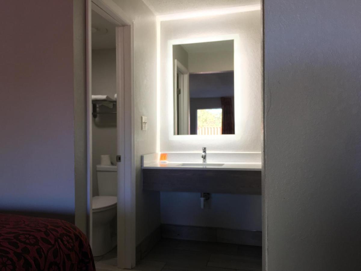 Days Inn & Suites By Wyndham Charleston Airport West Βόρειο Τσάρλεστον Εξωτερικό φωτογραφία